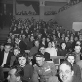 Публика на концерте в Сталинградском театре.