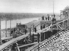 2706 верста. Возведение Иркутского устоя моста через р. Ию. Строительный период 1910 г.