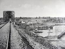 2706 верста. Постройка опор моста под второй путь на р. Ия. Строительный период 1910 г.