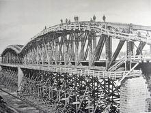 2706 верста. Сборка ферм моста через р. Ию. Строительный период 1910-1911 гг.