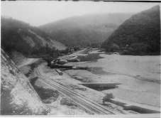 Железная дорога в долине реки Туапсе.
