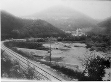Железная дорога в долине реки Туапсе.