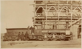 Локомотив Фридрих Ремберт на строящейся железнодорожной станции, 1865
