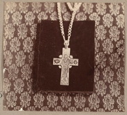 Наперсный крест царя Алексея Михайловича.