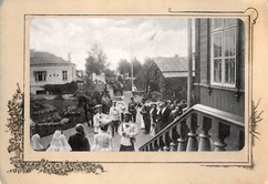 Николай II во дворе больницы Курско-Знаменской общины сестер милосердия Российского общества Красного Креста 1 сентября 1902 г.