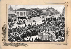 Красная площадь во время выноса иконы. Молебен во время крестного хода из Знаменского монастыря 18 апреля 1898 г. по случаю открытия трамвайного движения.