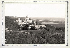 Вид на Молчанский монастырь с колокольни Благовещенской церкви.