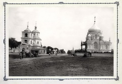 Путивль,рыночная площадь, Воскресенская церковь(слева) и Императорская часовня Александра Невского(справа),1910г.