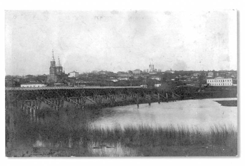 Вид на мост и Льгов с юго-запада.