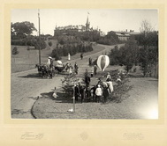 В парке у Беловежского дворца (К. фон Ган-1900 г).