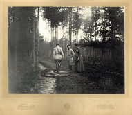 Николай II на охоте у убитого лося (К. фон Ган-1900 г).