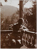 Император Николай II на балконе Охотничьего домика