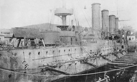 Броненосный крейсер 'Баян' в сухом доке Порт-Артура после подрыва на мине.