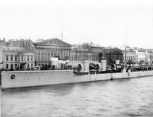 Эсминец 'Новик' на Неве у Английской набережной, сентябрь 1913 г.
