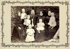 Фотография из альбома семьи Денисова Александра Петровича.