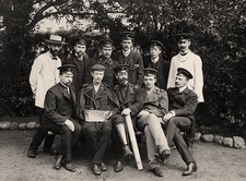 Выпускники ИМТУ 1909 года во дворе Училища