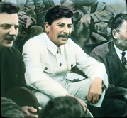 Иосиф Сталин, Клим Ворошилов (слева) и Михаил Калинин (справа)