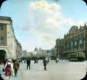 Москва. Уличная сцена возле гостиницы Метрополь