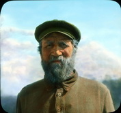 Москва. Портрет старика в традиционной крестьянской одежде