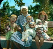 Одесса. Пожилая женщина с четырьмя детьми