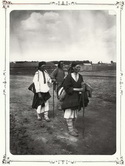 Богомольцы, идущие в Серафимо-Дивеевский женский монастырь 1904.