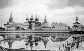 Панорама Антониево-Сийского монастыря со стороны Михайловского озера