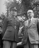 Гарри Хопкинс и генерал Джозеф McNarney.