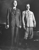 Гарри Хопкинс и Иосиф Сталин.