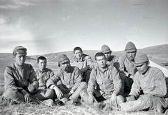 Пленные солдаты 6-й (Квантунской) армии на отдыхе.