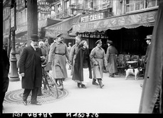 Март 1917 года, раненные русские солдаты на парижских бульварах