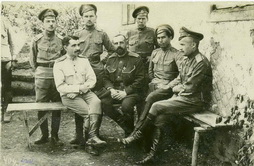 Командир полка с офицерами