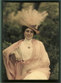 Портрет женщины в шляпе с перьями (Насакова).