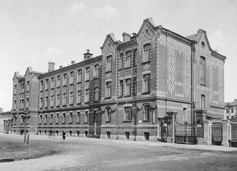 Фотография училищного здания имени Императора Александра II-го на  Миусской площади