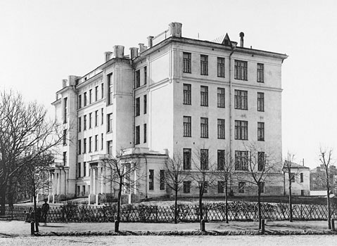 Фотография училищного здания на Екатерининской площади
