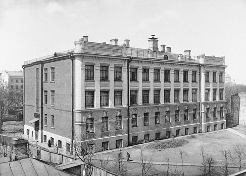 Фотография училищного здания имени В. Г. Белинского в Казанском  переулке