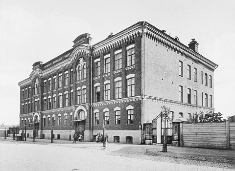 Фотография училищного здания имени Н. В. Гоголя на Б. Александровской  улице