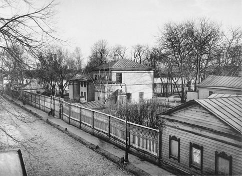 Фотография дома графа Л. Н. Толстого, приобретенного городом