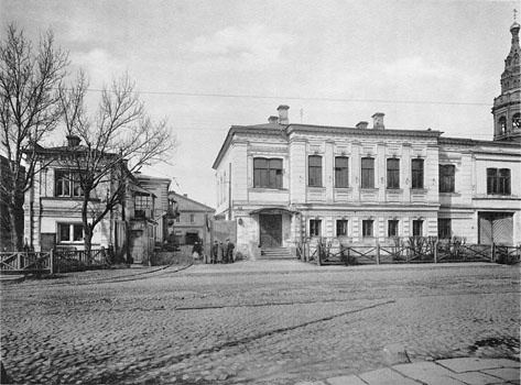 Фотография фасадных зданий бывшего Андреевского парка Бельгийского  Общества конно-железных дорог