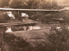 Вид деревянного моста через реку Каменка у Московской окружной железной дороги