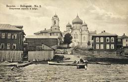 Покровская церковь и озеро.
