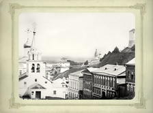 Церковь Ильи Пророка (слева) церковь Симеона Столпника (в кремле)