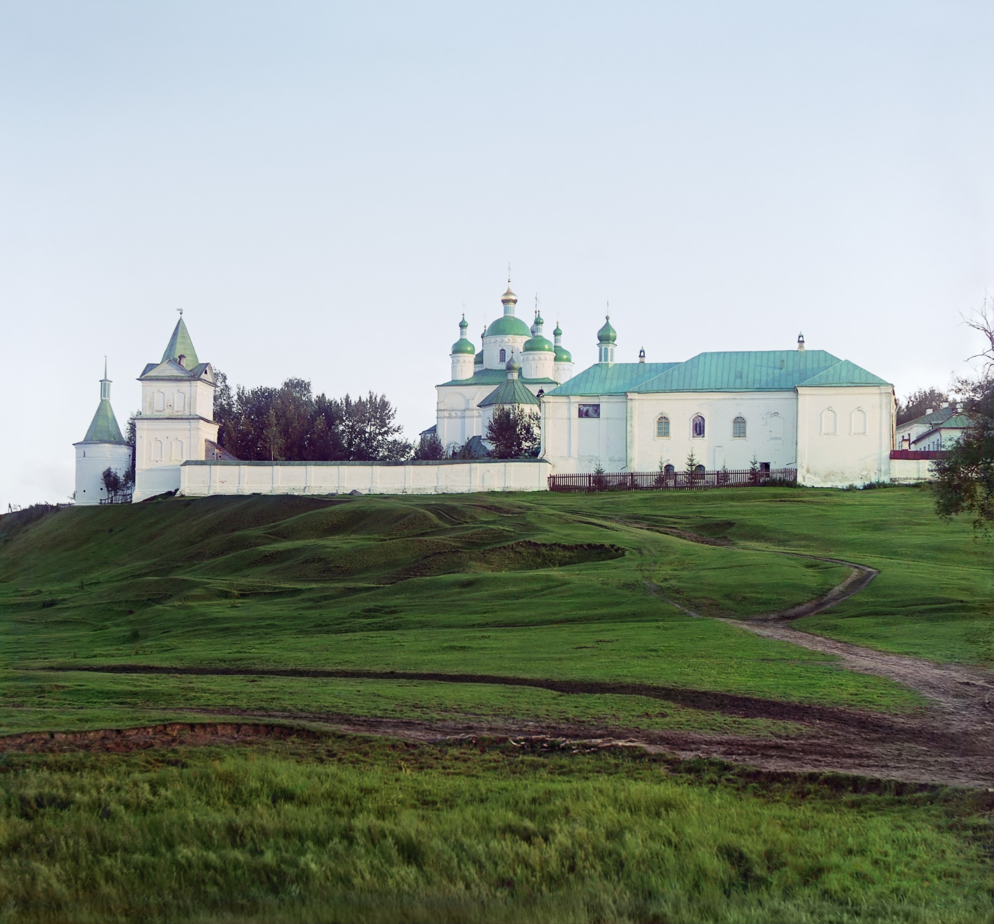 Общий вид Ферапонтовского монастыря с севера.