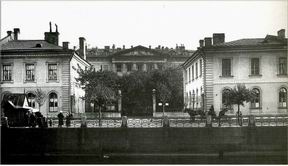 Вид главного фасада Императорского Воспитательного дома (наб. реки Мойки, 52). Фотограф Булла. 1913 г.