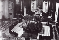 Внутренний вид церкви святой Екатерины, траурно оформленной для службы по эрцгерцогу Францу Фердинанду. 1914 год.