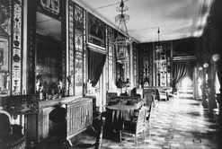 Часть Арабескового кабинета Строгановского дворца (Невский проспект, 17). 1913 год.