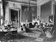 Кабинет в доме П. П. Дурново на Английской набережной. 1880-е