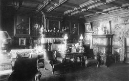 Интерьер гостиной дома князя Е. Л. Кочубея. 1906