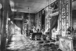 Часть Арабескового кабинета Строагновского дворца (Невский проспект, 17). 1913 год