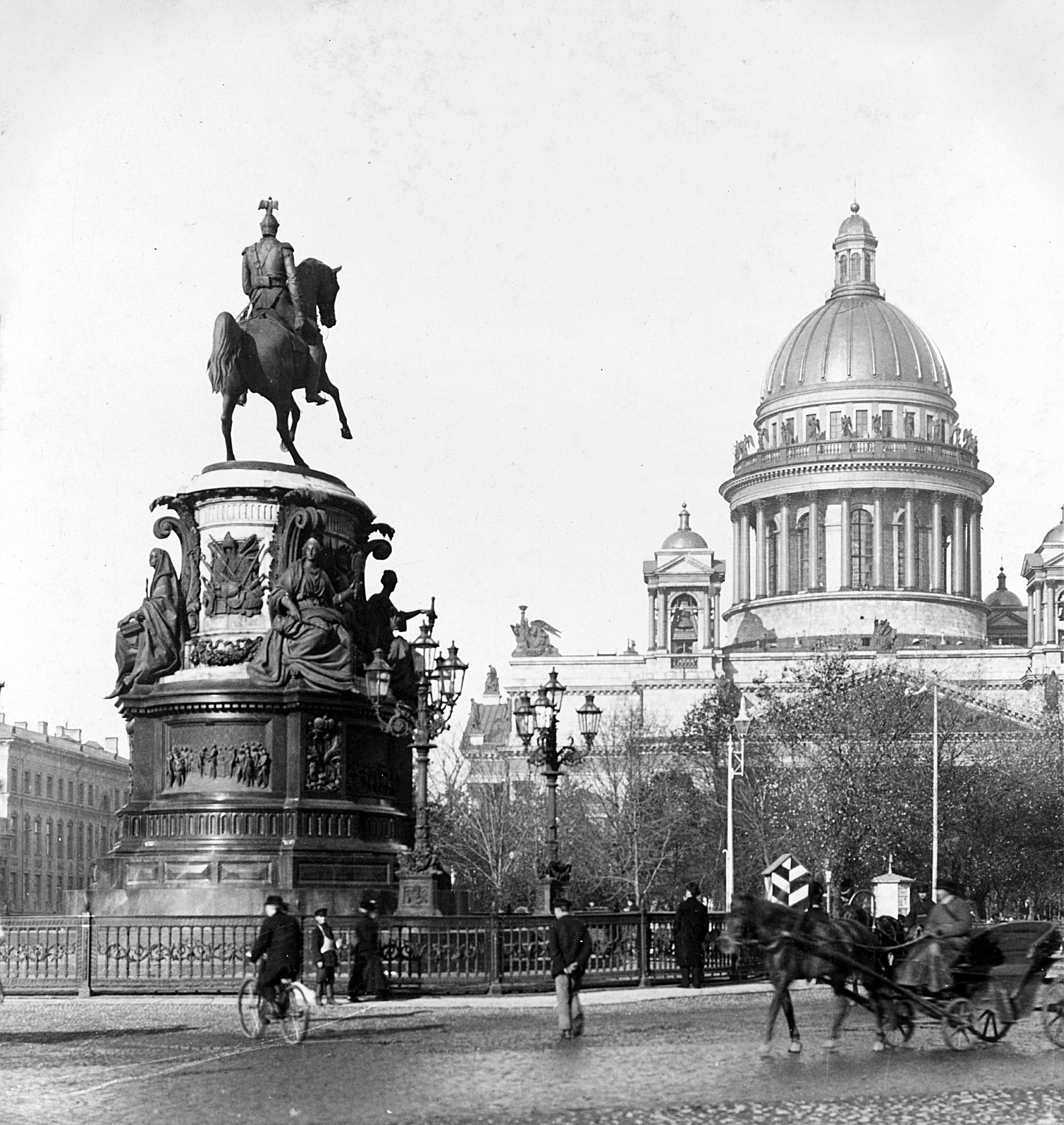 Памятник Николаю 1 на Исаакиевской площади