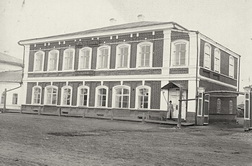 Здание учительской семинарии и начальной школы